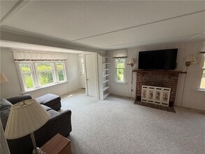 115 Winnapaug Rd in Westerly, RI - Building Photo - Building Photo