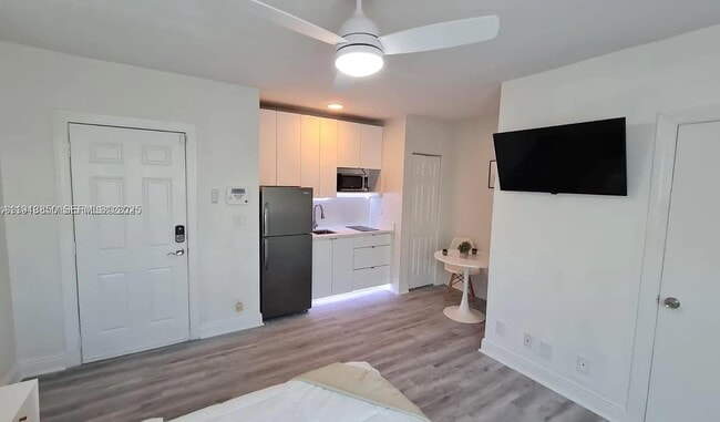 property at 7325 Carlyle Ave