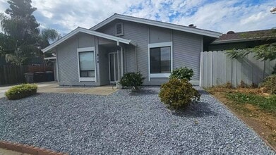814 Portugal Way in Sacramento, CA - Building Photo - Building Photo