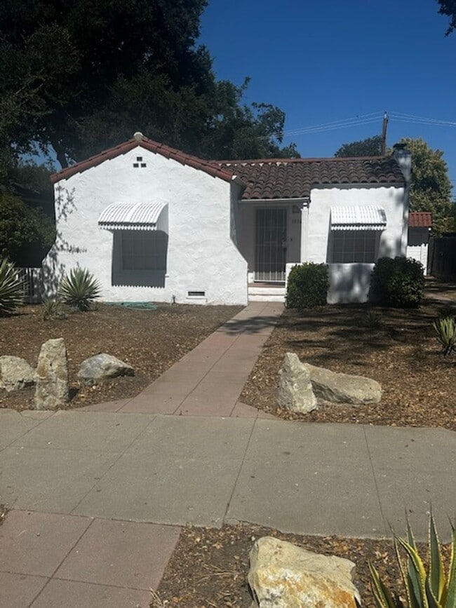 property at 1830 Oak St