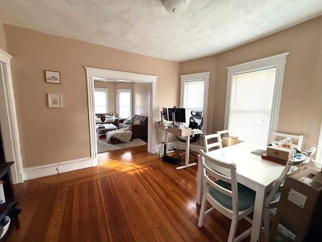 42 Gibbens St in Somerville, MA - Foto de edificio - Building Photo