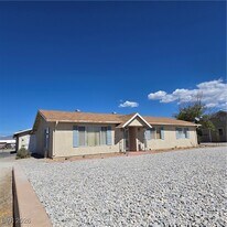 630 E Simkins Rd in Pahrump, NV - Building Photo