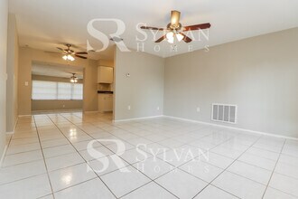 7611 Foxbloom Dr in Port Richey, FL - Building Photo - Building Photo