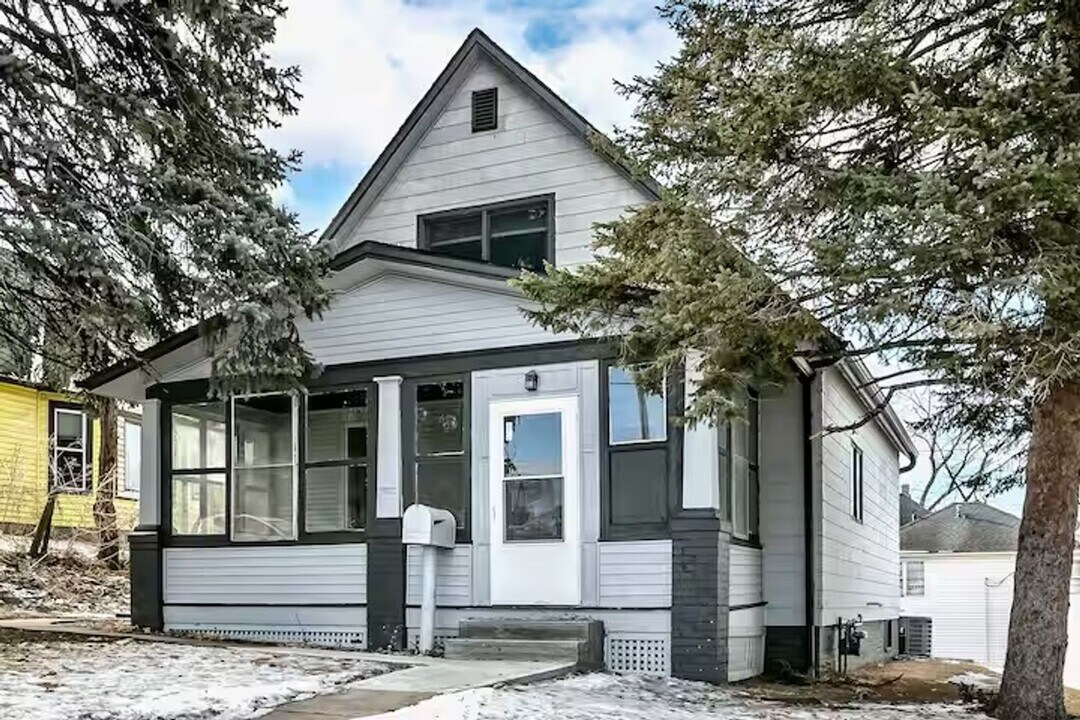 112 Nicholas St in Council Bluffs, IA - Building Photo