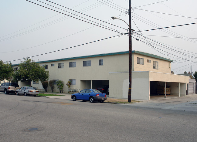 401 S E St in Oxnard, CA - Foto de edificio - Building Photo