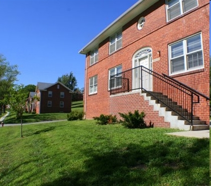 Fairfax Bluffs in Kansas City, KS - Building Photo - Building Photo