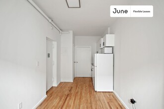 235 W 63rd St in New York, NY - Building Photo - Building Photo