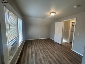 4030 Taylor Blvd in Louisville, KY - Building Photo - Building Photo