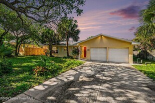 108 Delvalle St in Melbourne Beach, FL - Building Photo