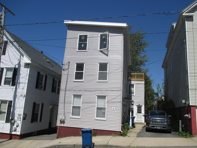 9 Mayo St, Unit 1 in Portland, ME - Building Photo - Building Photo