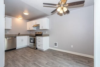 Forest Park Apartments in Puyallup, WA - Foto de edificio - Building Photo
