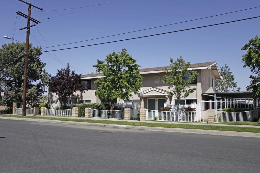 Summerwood Apartments in Palmdale, CA - Foto de edificio