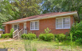 2006 Pine Hill Dr in Macon, GA - Building Photo