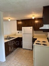 123 Circle Dr in White Sulphur Springs, WV - Foto de edificio - Building Photo