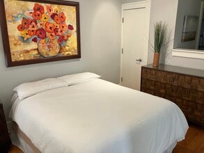 17 W 1st St, Unit 17-3 in Monroe, MI - Foto de edificio - Building Photo