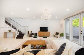 2938 Catalina St in Miami, FL - Building Photo - Building Photo