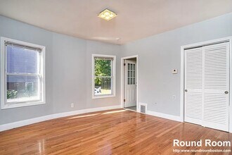 28 Moreland St, Unit 1 in Somerville, MA - Foto de edificio - Building Photo