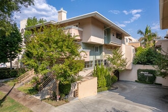 120-130 N Mentor Ave in Pasadena, CA - Building Photo - Building Photo