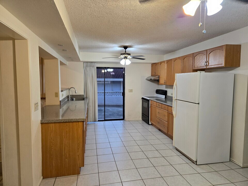 1536 Ala Hahanui St in Honolulu, HI - Building Photo