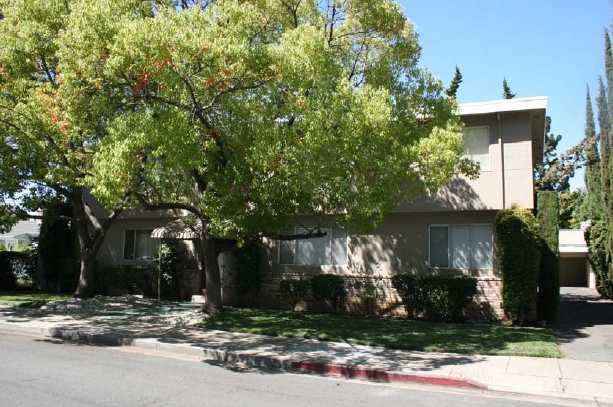 660 Roble Ave in Menlo Park, CA - Foto de edificio - Building Photo