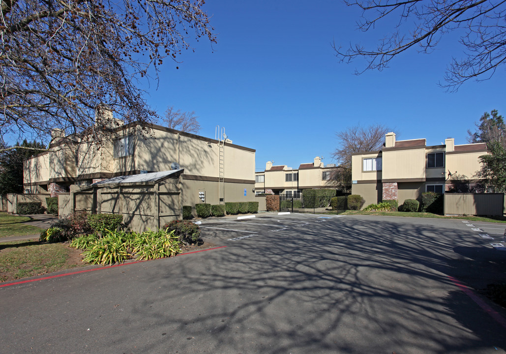 Silver Creek Townhomes in Rancho Cordova, CA - Foto de edificio