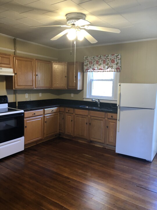 275 Great Rd, Unit B in North Smithfield, RI - Foto de edificio