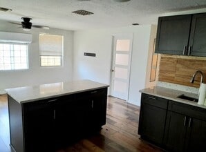 3735 Rilma Ave in Sarasota, FL - Foto de edificio - Building Photo