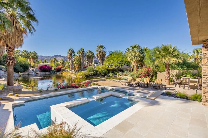 1126 Lake Vista in Palm Desert, CA - Building Photo