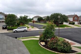 11201 Los Comancheros Rd in Austin, TX - Building Photo - Building Photo