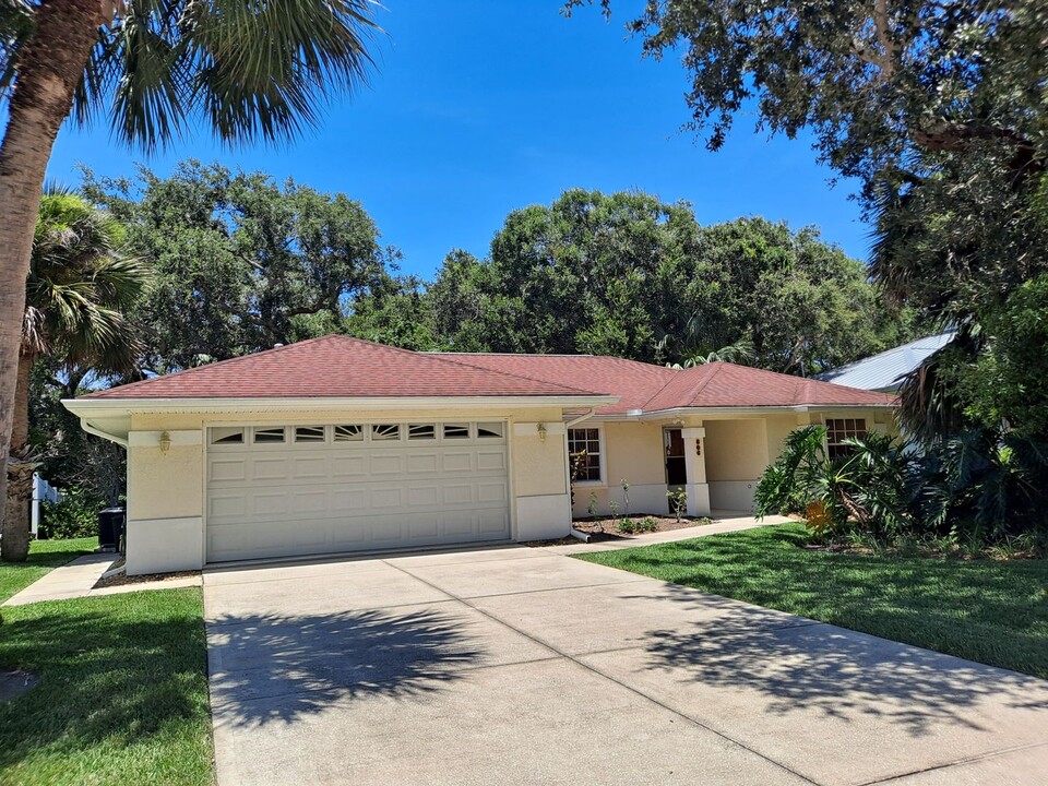 806 8th Ave in New Smyrna Beach, FL - Foto de edificio