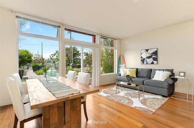 property at 2960 Eastlake Ave E