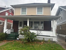 1028 W 29th St in Erie, PA - Building Photo