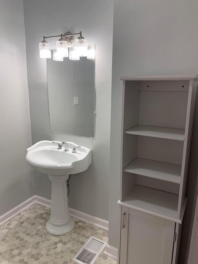property at 1112 W Missouri St