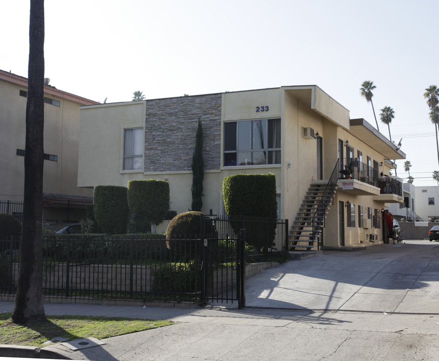 233 N New Hampshire Ave in Los Angeles, CA - Building Photo