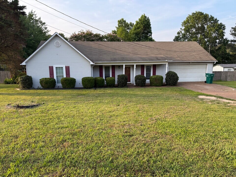 141 E University Pky in Jackson, TN - Building Photo