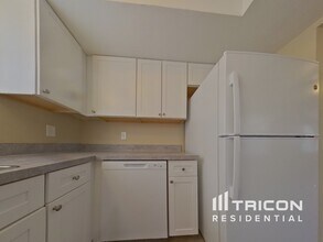 25200 Quaker Ridge Ave in Sorrento, FL - Building Photo - Building Photo