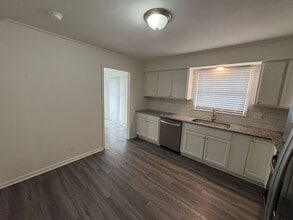 7415 Willow Ave in Raytown, MO - Building Photo - Building Photo