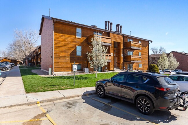 335 Wright St in Lakewood, CO - Building Photo - Building Photo