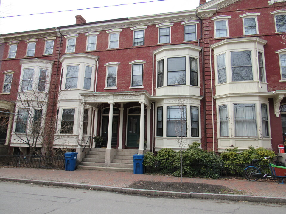 91 Pine St, Unit A in Portland, ME - Foto de edificio