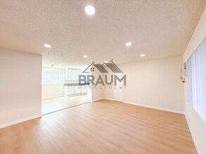 13129 Oxnard St in Los Angeles, CA - Foto de edificio - Building Photo