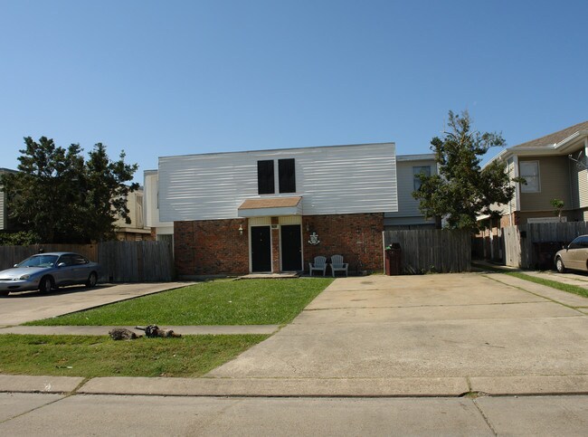 3733 Martinique Ave in Kenner, LA - Foto de edificio - Building Photo
