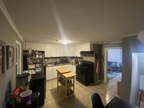 12 Allen St, Unit 1 in Somerville, MA - Foto de edificio - Building Photo