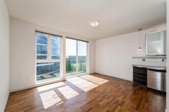 3104 Western Ave in Seattle, WA - Building Photo - Building Photo