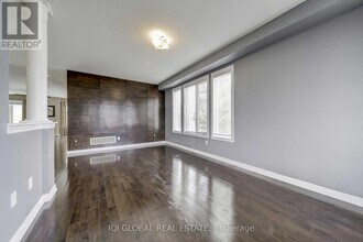 2 Bowkett Dr in Richmond Hill, ON - Building Photo - Building Photo