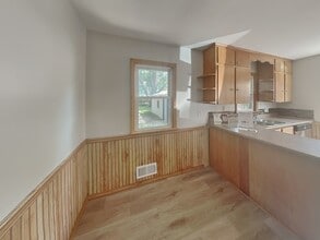 2080 McKnight Rd N in North St. Paul, MN - Building Photo - Building Photo