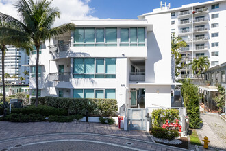 Bay-Front Apartment Complex in Miami Beach, FL - Building Photo - Building Photo