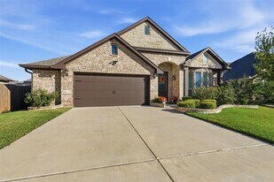 310 Marigold Ct in Glenn Heights, TX - Building Photo