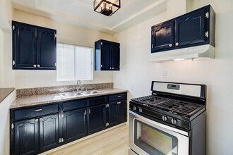 3659 6th Ave in Los Angeles, CA - Foto de edificio - Building Photo