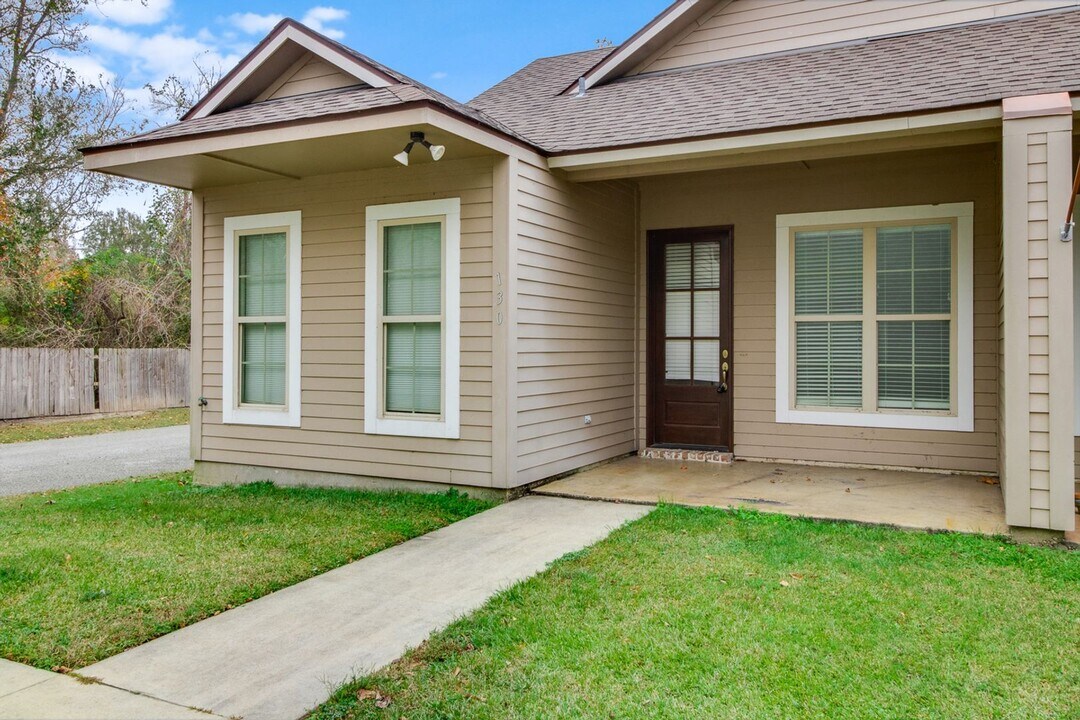130 Brightwood Dr in Lafayette, LA - Building Photo