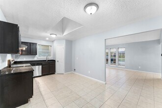 1042 Kim Ln in Mesquite, TX - Foto de edificio - Building Photo